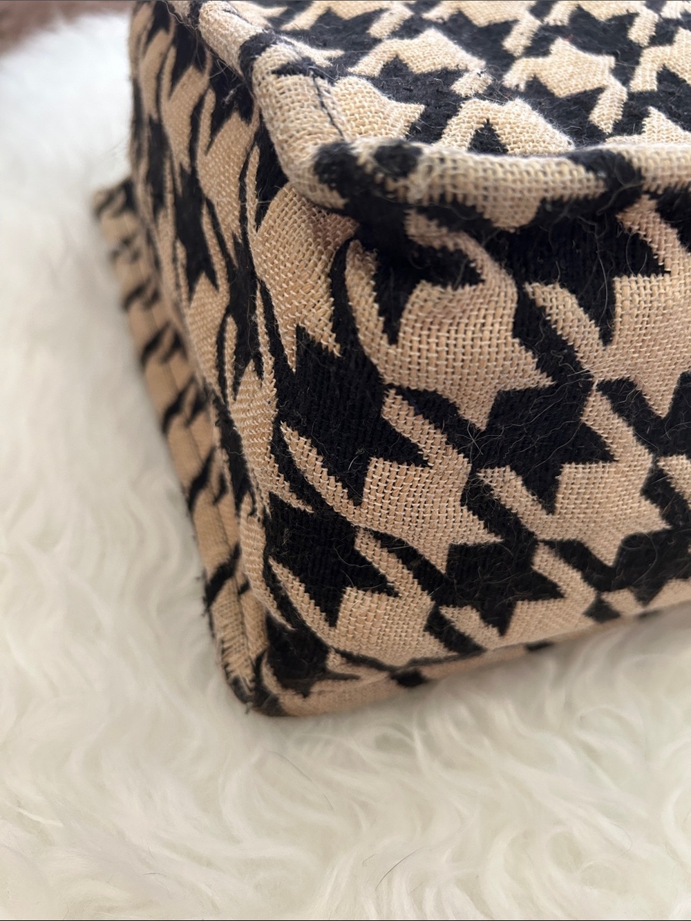 H&M • Houndstooth Tote Bag - Black & Tan Checkered Houndstooth • Pre-owned :) - Picture 9 of 14